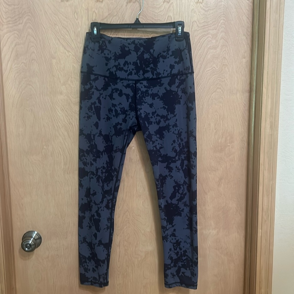 Sol & Mane camo yoga pants. Size large.